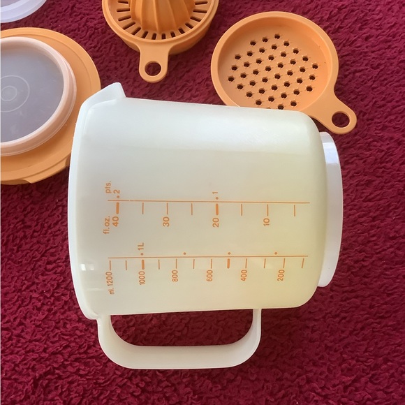 Vintage Tupperware Measuring Cups x2 w/Accessories (11 pcs total) - Picture 8 of 8